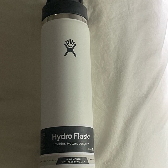 Brand new Hydro Flask 24oz chug cap water bottle - Picture 1 of 7